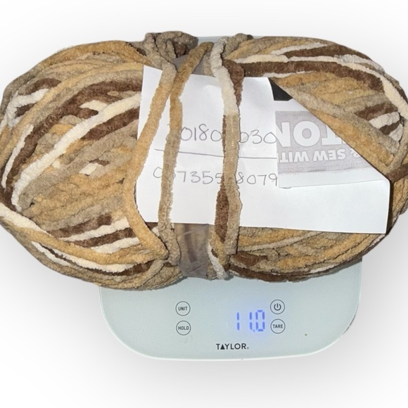 BERNAT Blanket Yarn in Sonoma (Brown and Tan Multiway) - 3 Skeins - Picture 7 of 9